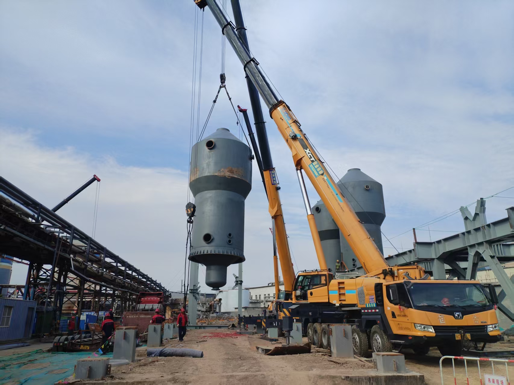 The hoisting of the East - line evaporation station of Jiuyehg Chemical Engineering's Shandong proje