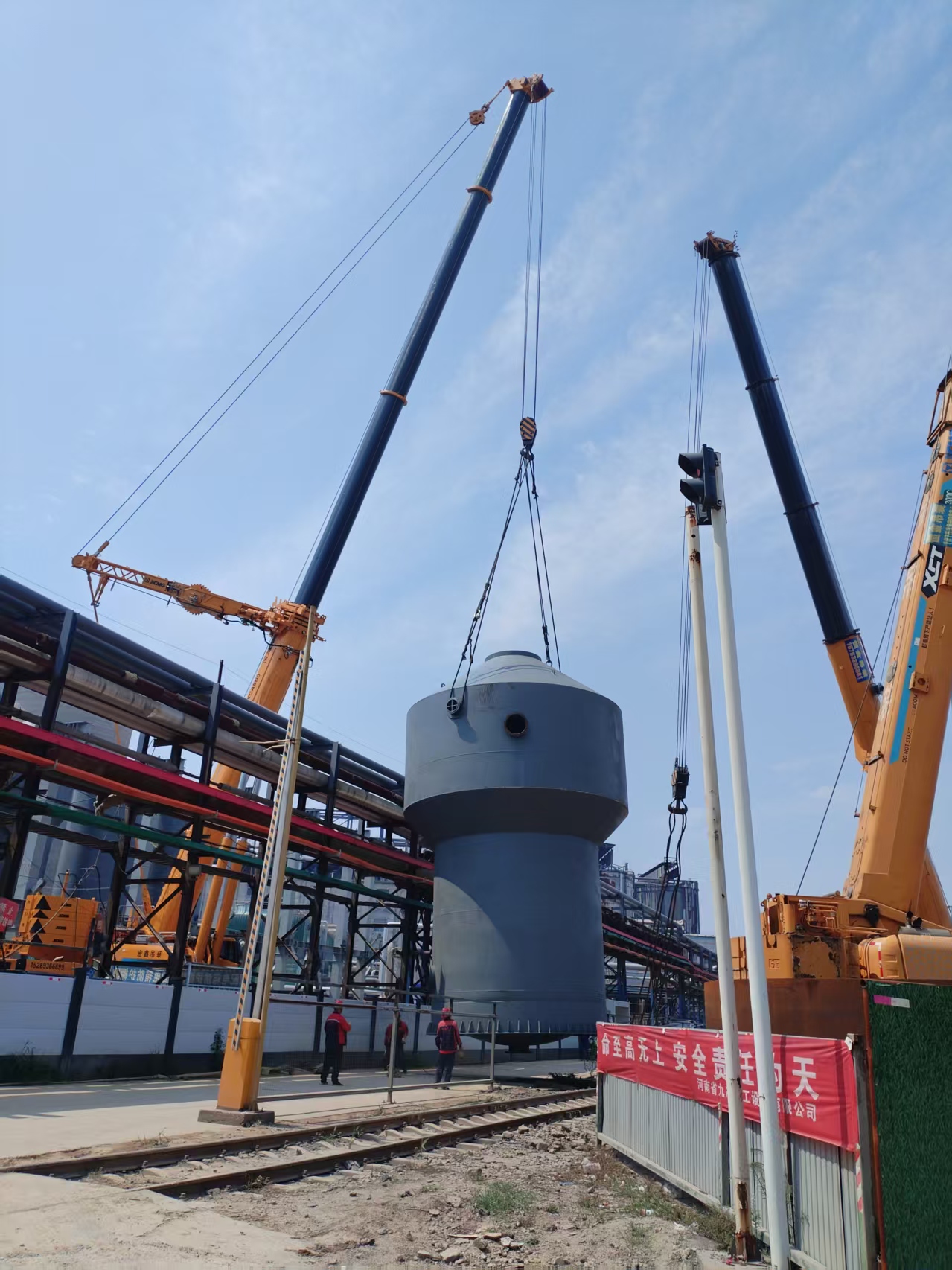 The workers of Jiuye Group have built the evaporation station of Shandong Aluminum Plant with their 
