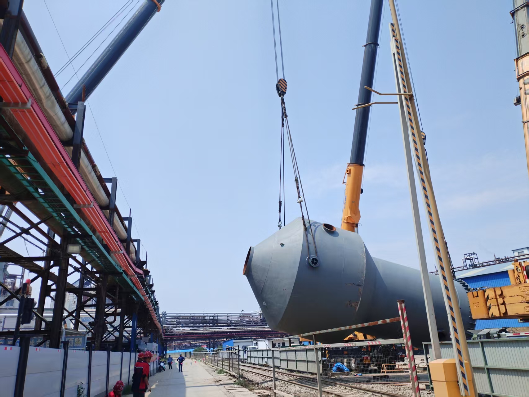 The hoisting of the East - line evaporation station of Jiuyehg Chemical Engineering's Shandong proje